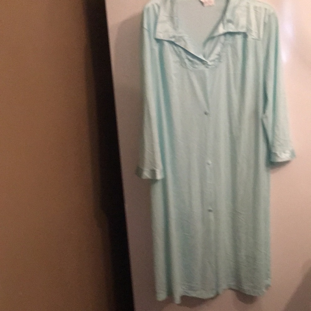Vanity Fair Robe